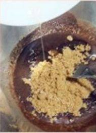 口感极佳的巧克力核桃派做法图解11)