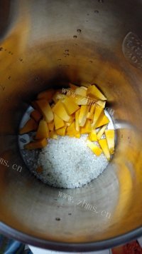 美味的南瓜米糊做法图解2)