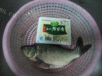 让人怀念的鲫鱼豆腐汤做法图解1)
