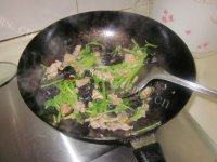 家常菜芹菜木耳炒肉