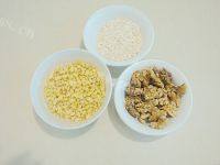 美味的核桃燕麦豆浆做法图解1)
