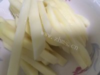色泽鲜亮的自制炸薯条做法图解2)