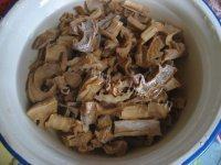 「家有大厨」笋干红烧肉做法图解3)
