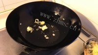 家常木耳炒鸡蛋做法图解6)