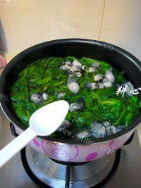 美味的蚝仔茼萵汤做法图解8)