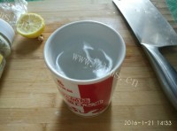 好喝的蜂蜜柠檬冰做法图解2)