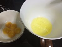 油而不腻的酸奶蛋糕做法图解2)