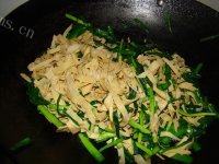家常菜干豆腐炒韭菜做法图解6)