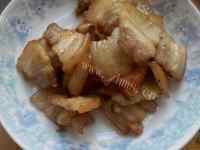 家常菜辣椒炒五花肉做法图解5)
