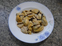 美味又好吃的韭菜茭白炒淡菜做法图解2)
