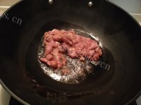 美味的牛肉焖饭做法图解2)