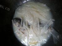 美美厨房之鲫鱼萝卜汤做法图解5)
