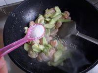 家常菜黄瓜炒虾仁做法图解8)