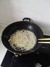 家常菜凉拌金针菇做法图解4)