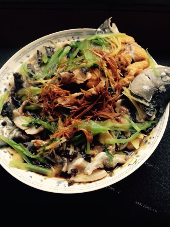 珍馐美味的清蒸鲫鱼
