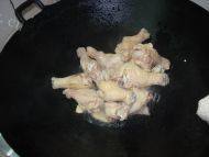 常吃不腻的红酒鸡翅做法图解5)