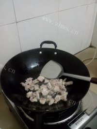家常菜五花肉炒土豆做法图解2)