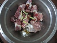 美味的荷香蒸排骨做法图解4)