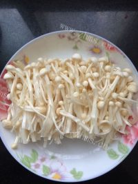 家常菜剁椒金针菇做法图解2)