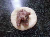 美味的粤式叉烧包做法图解16)