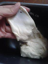 自制淡奶排包做法图解6)
