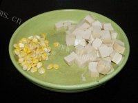 美味的鲜虾豆腐汤做法图解2)