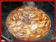 家常辣白菜炒五花肉做法图解6)
