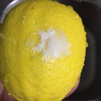 回味无穷的蜂蜜柠檬茶做法图解1)