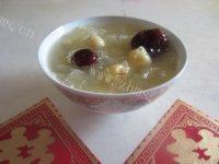 美味的银耳莲子红枣羹