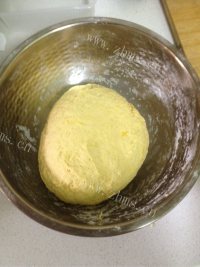 自制南瓜花样馒头做法图解5)