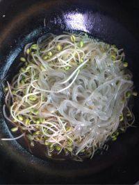家常菜黄豆芽炖粉条做法图解6)
