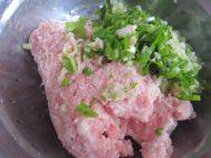 鲜甜猪肉馄饨做法图解4)