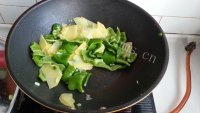 家常菜辣椒炒土豆片做法图解6)