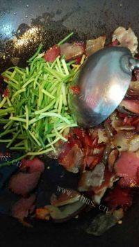家常菜蒜薹炒腊肉做法图解7)