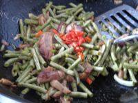 家常菜酸豆角炒肉做法图解9)