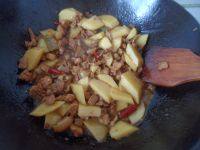 家常菜红烧肉土豆