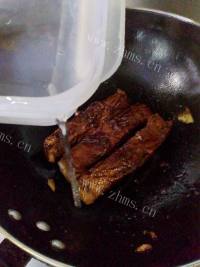 回味无穷的红烧土豆排骨做法图解7)
