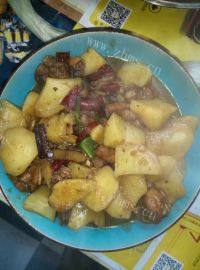 家常菜土豆炖鸡块