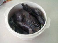 很有食欲的红枣乌鸡汤做法图解8)