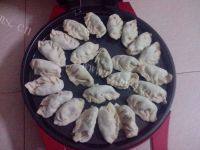 自己做的韭菜鸡蛋煎饺做法图解10)