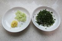 芳香四溢的香菜豆腐丸子做法图解2)