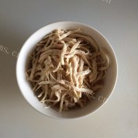 营养丰富的凉拌鸡丝做法图解3)