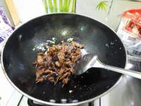 美味的香辣牙签肉做法图解15)