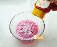 美味的胭脂藕做法图解4)