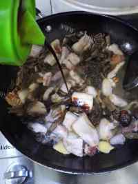 色香味俱全的梅干菜烧肉做法图解6)