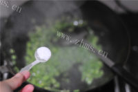 开胃营养酸豆角炒四季豆做法图解4)