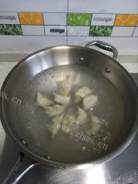独特的虾仁饺子做法图解6)