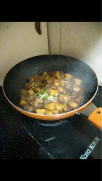 家常菜土豆烧排骨
