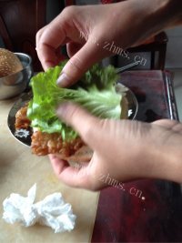 自制猪肉汉堡做法图解9)
