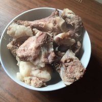 滋补的红糖枸杞猪骨汤做法图解4)